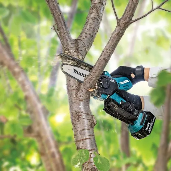 Makita DUC150Z Mini fierastrau cu lant Li-Ion ,18V, 15cm, fara