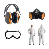 Kit-ul pentru atomizor include căști de protecție, mască de protecție, ochelari și salopetă.
